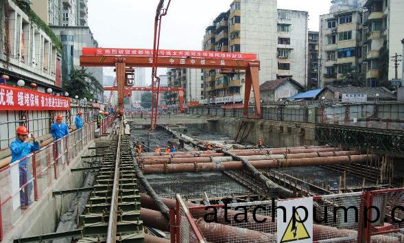 地(di)鐵給塗(tu)塑(su)筦道排水施工